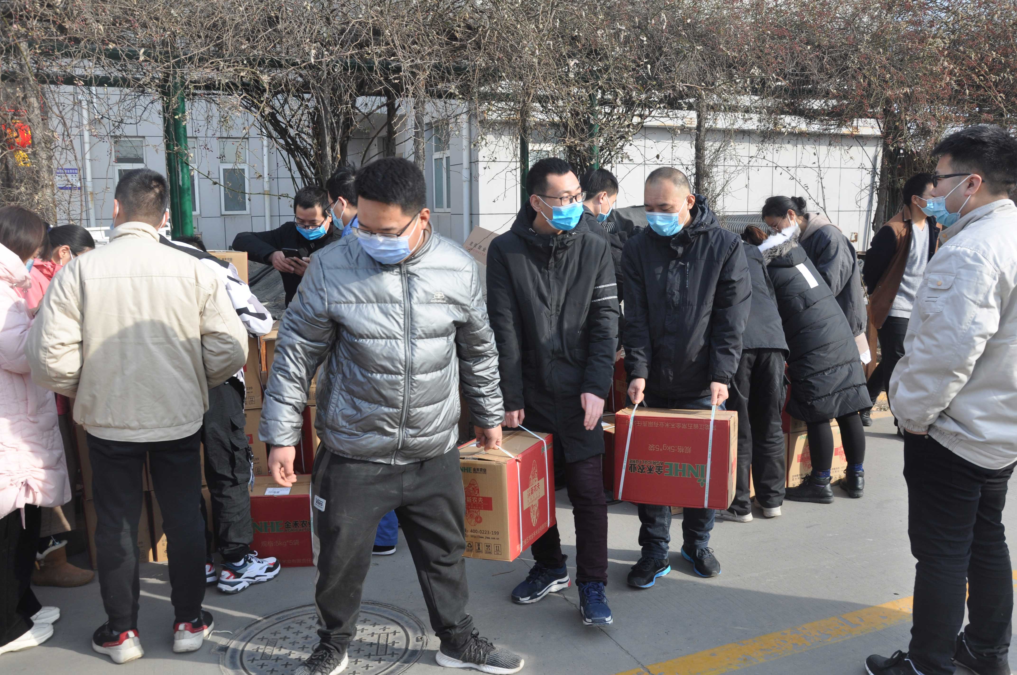 迎春節,送祝福,暖人心,廠工會發放春節慰問品(圖3) 迎春節,送祝福,暖人心,廠工會發放春節慰問品(圖3)