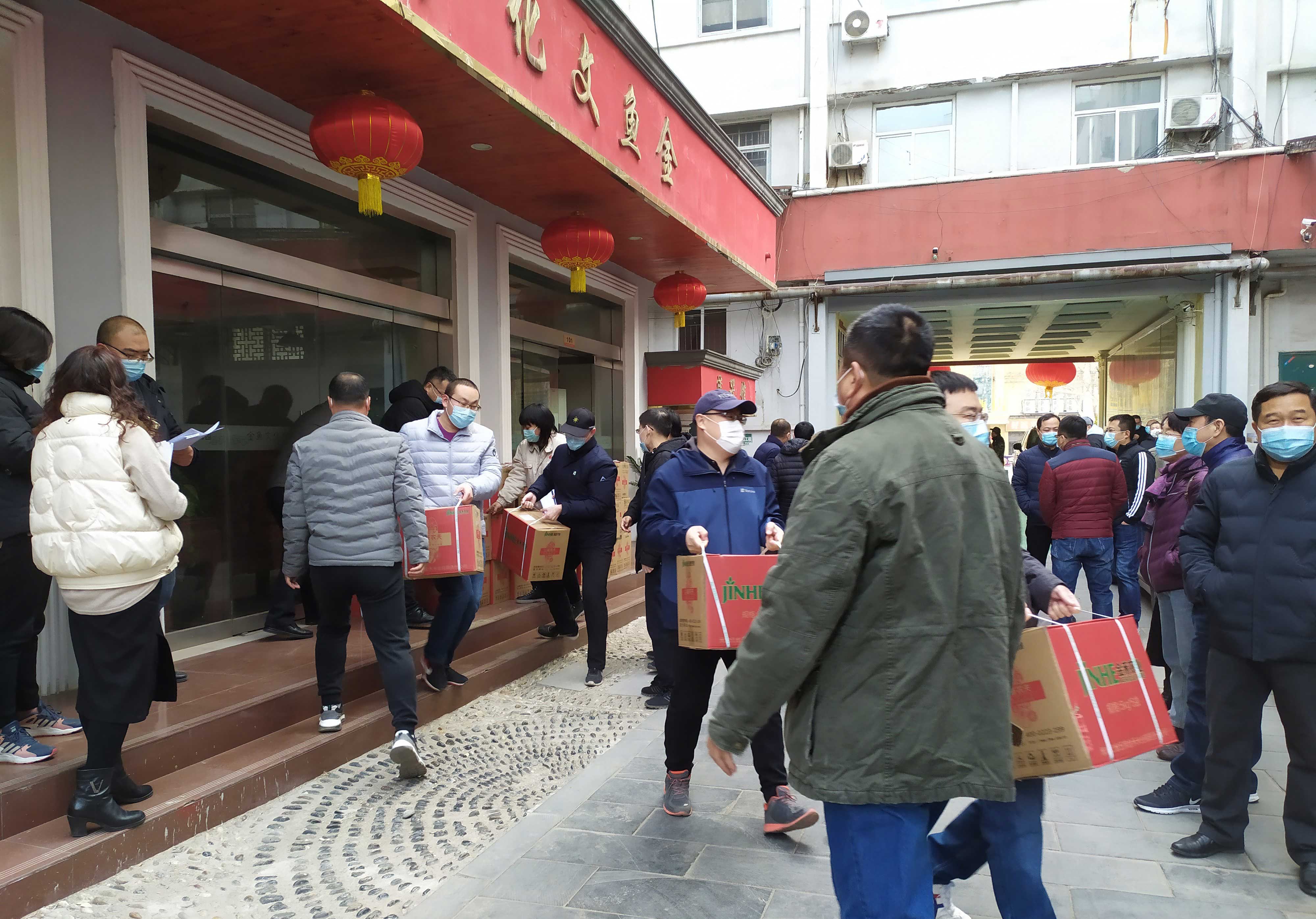 迎春節,送祝福,暖人心,廠工會發放春節慰問品(圖2) 迎春節,送祝福,暖人心,廠工會發放春節慰問品(圖2)