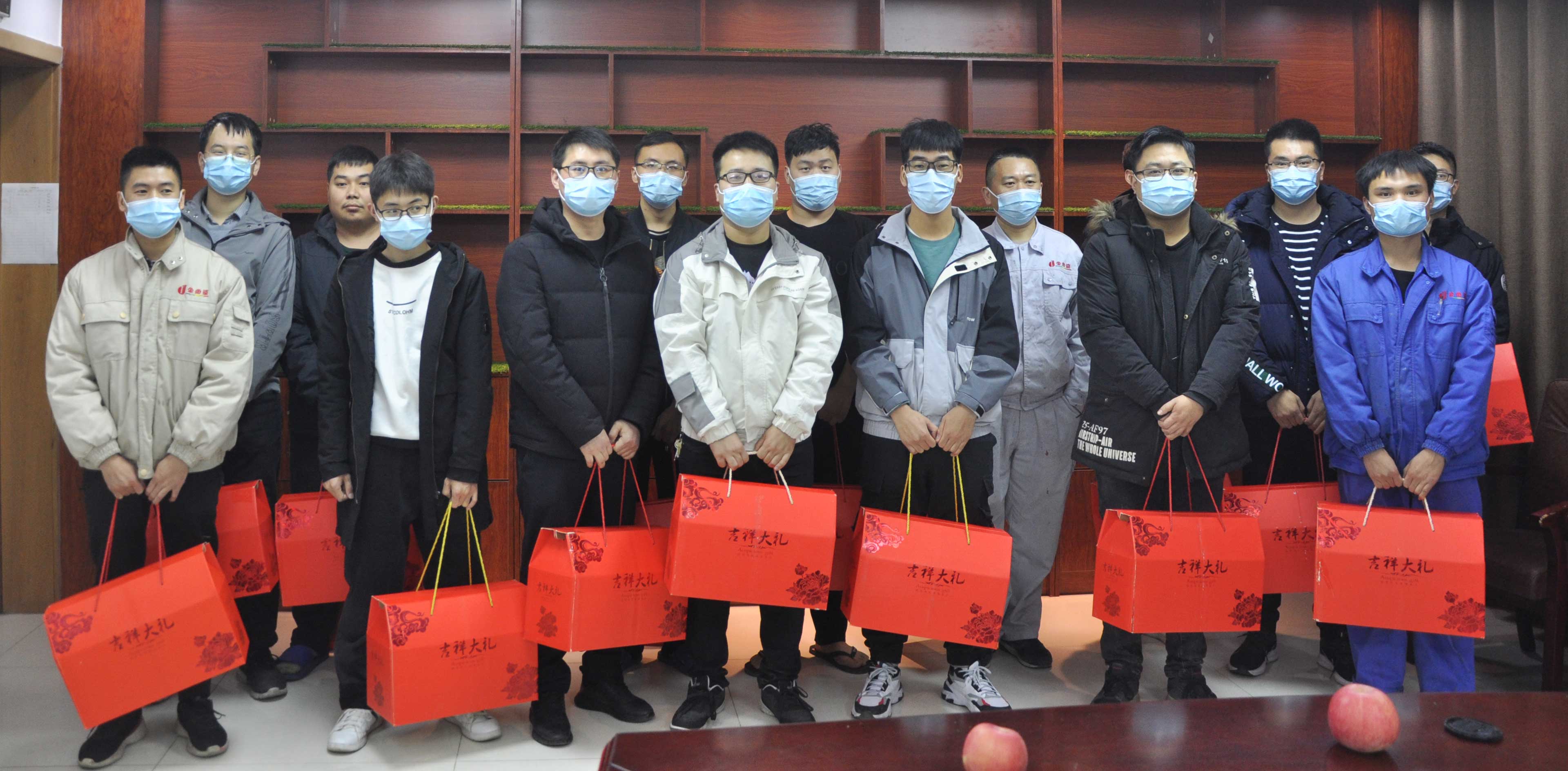 迎春節,送祝福,暖人心,廠工會發放春節慰問品(圖6) 迎春節,送祝福,暖人心,廠工會發放春節慰問品(圖6)