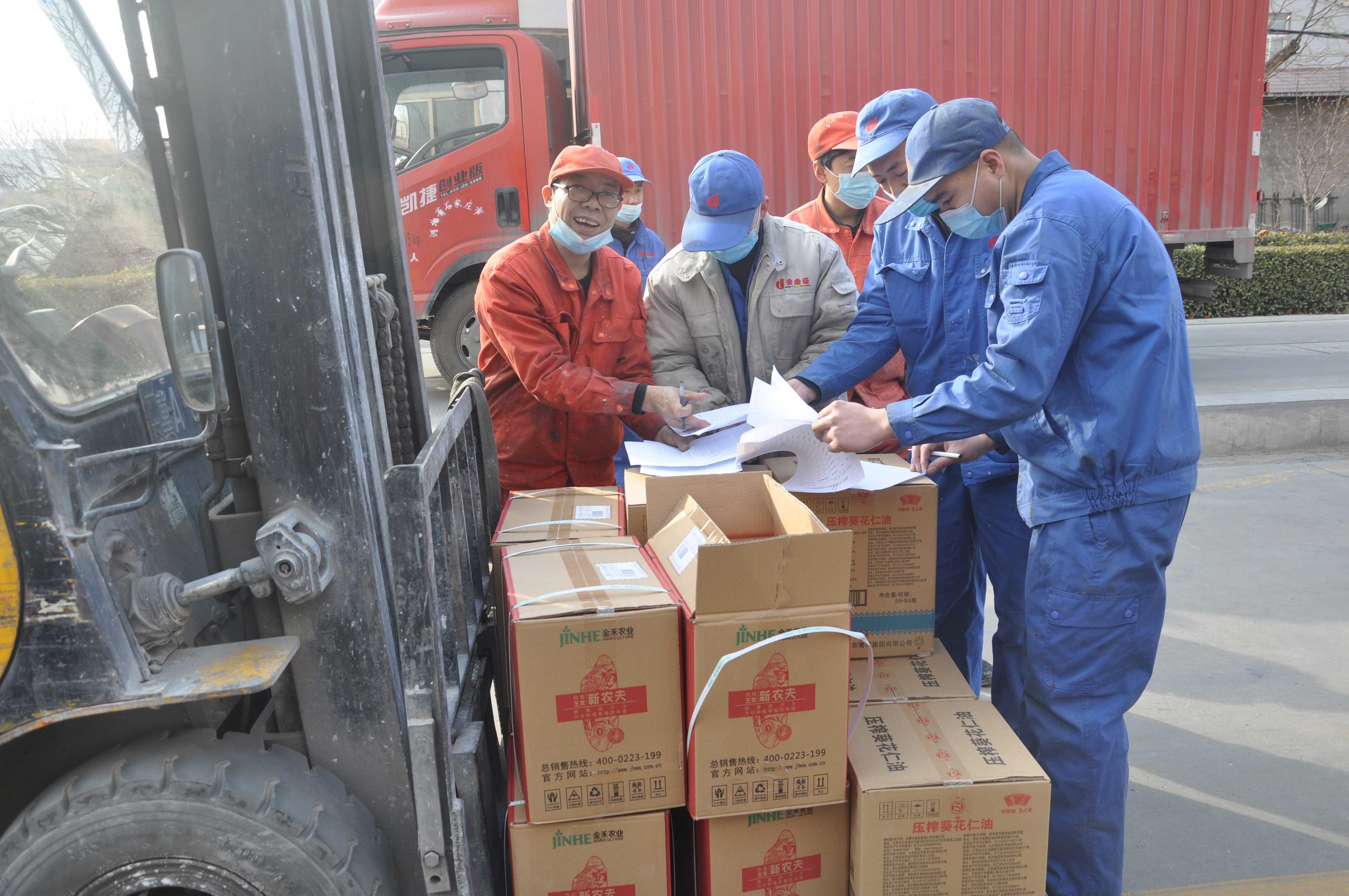 迎春節,送祝福,暖人心,廠工會發放春節慰問品(圖4) 迎春節,送祝福,暖人心,廠工會發放春節慰問品(圖4)