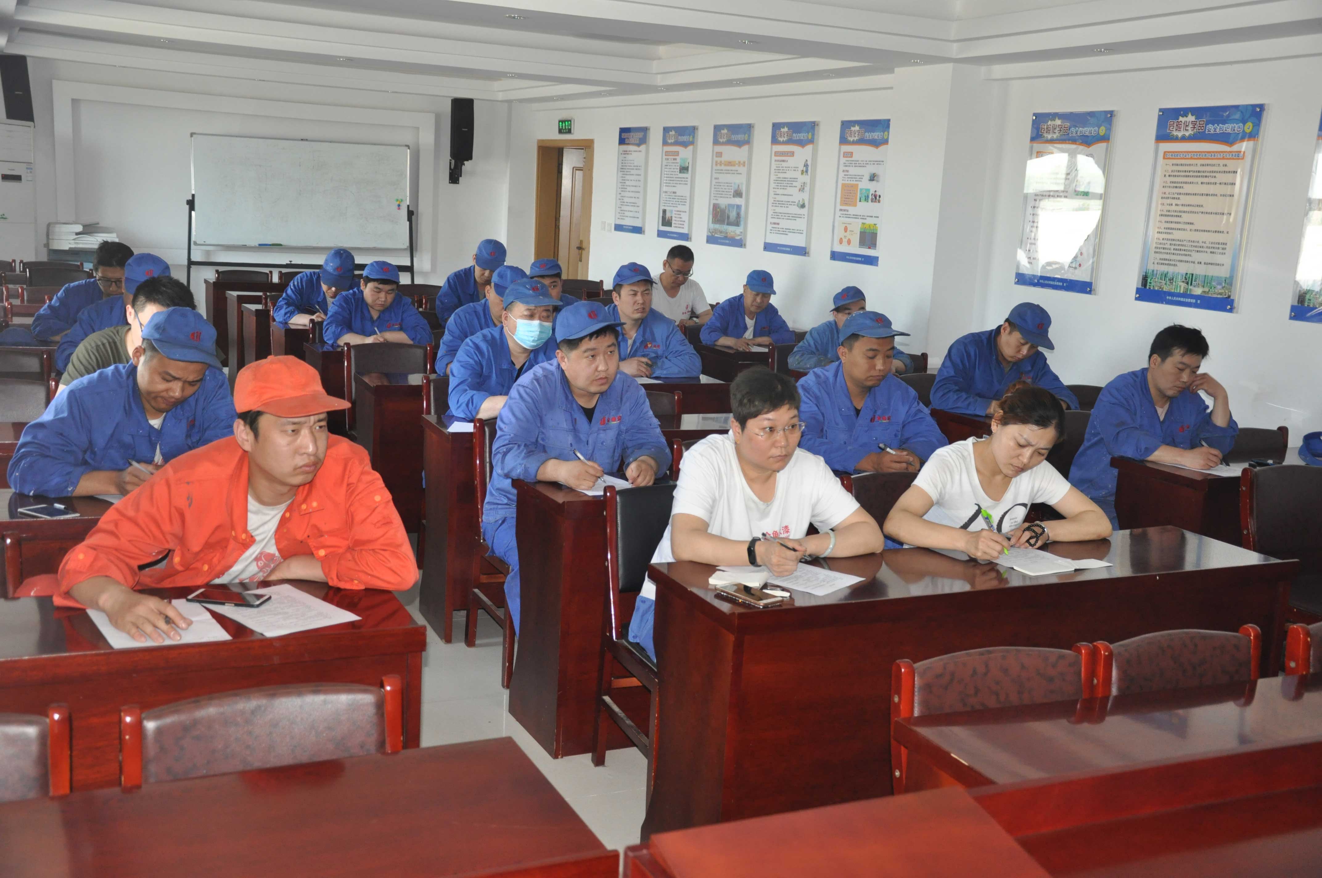 比出過硬本領 賽出工匠精神 ——石家莊市化工醫藥工會調色師（工種）職工職業技能競賽紀實(圖4)